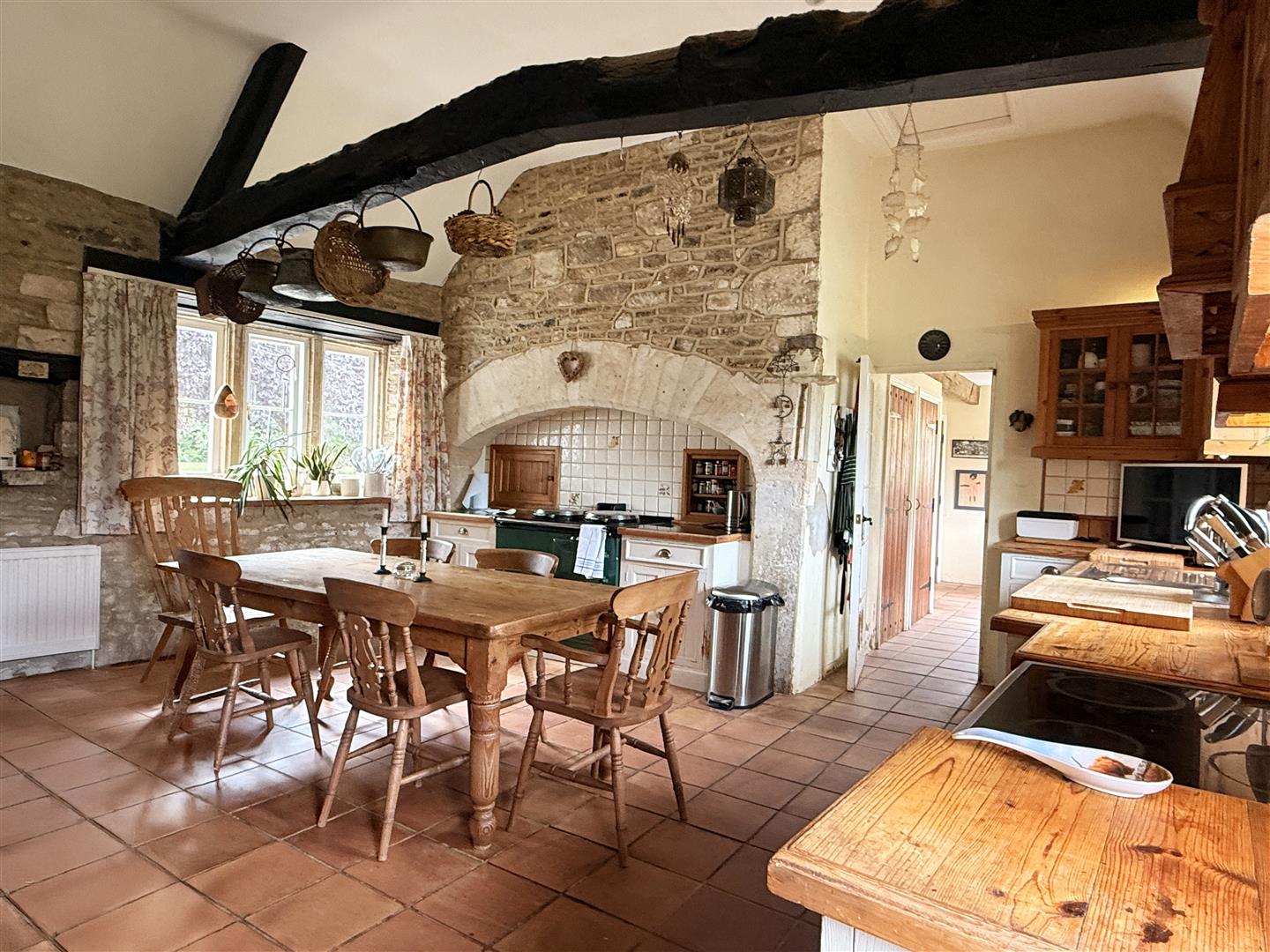 kitchen 2.jpg